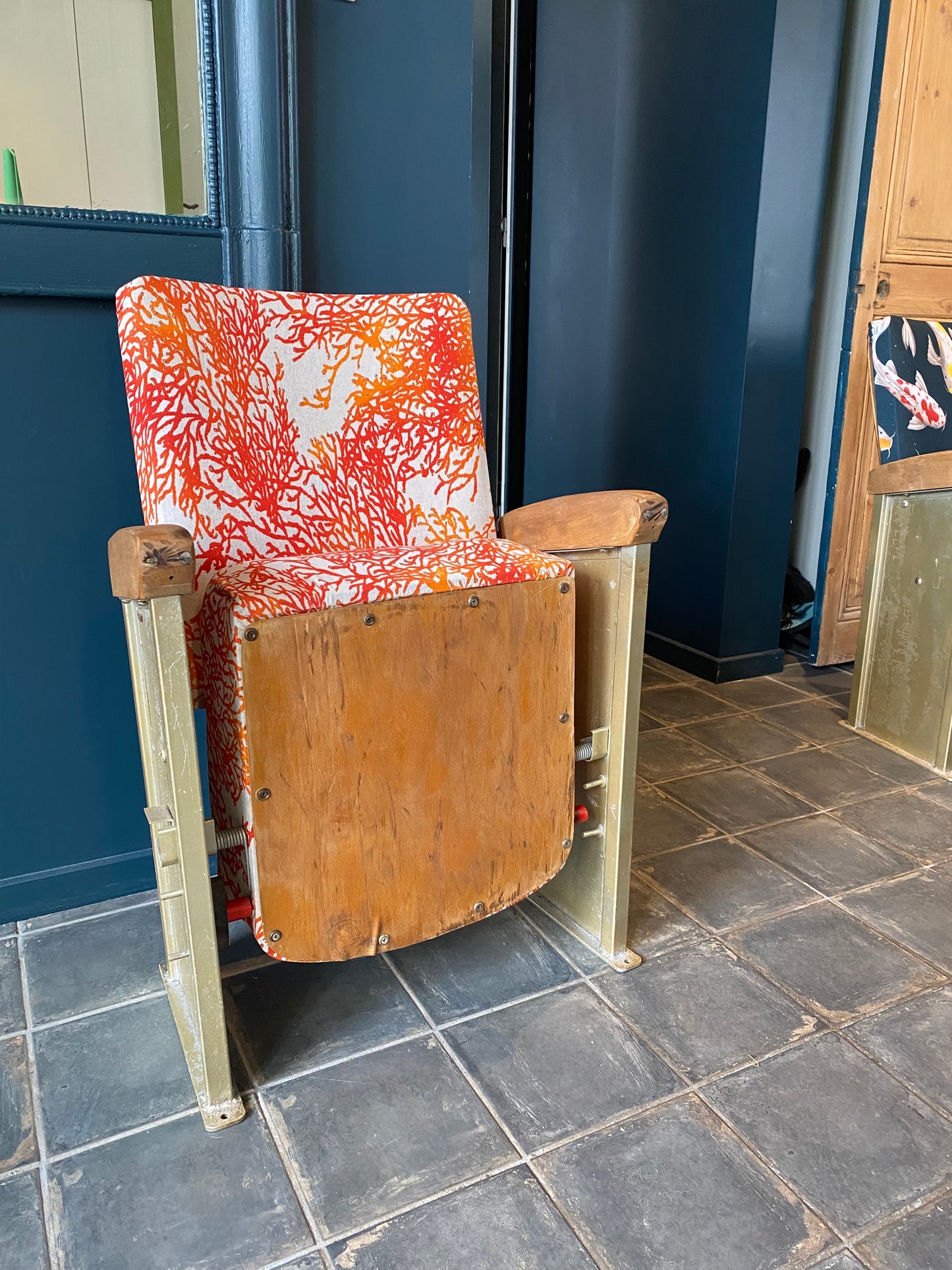 Corail : Fauteuil Vintage - Pratique et Élégant