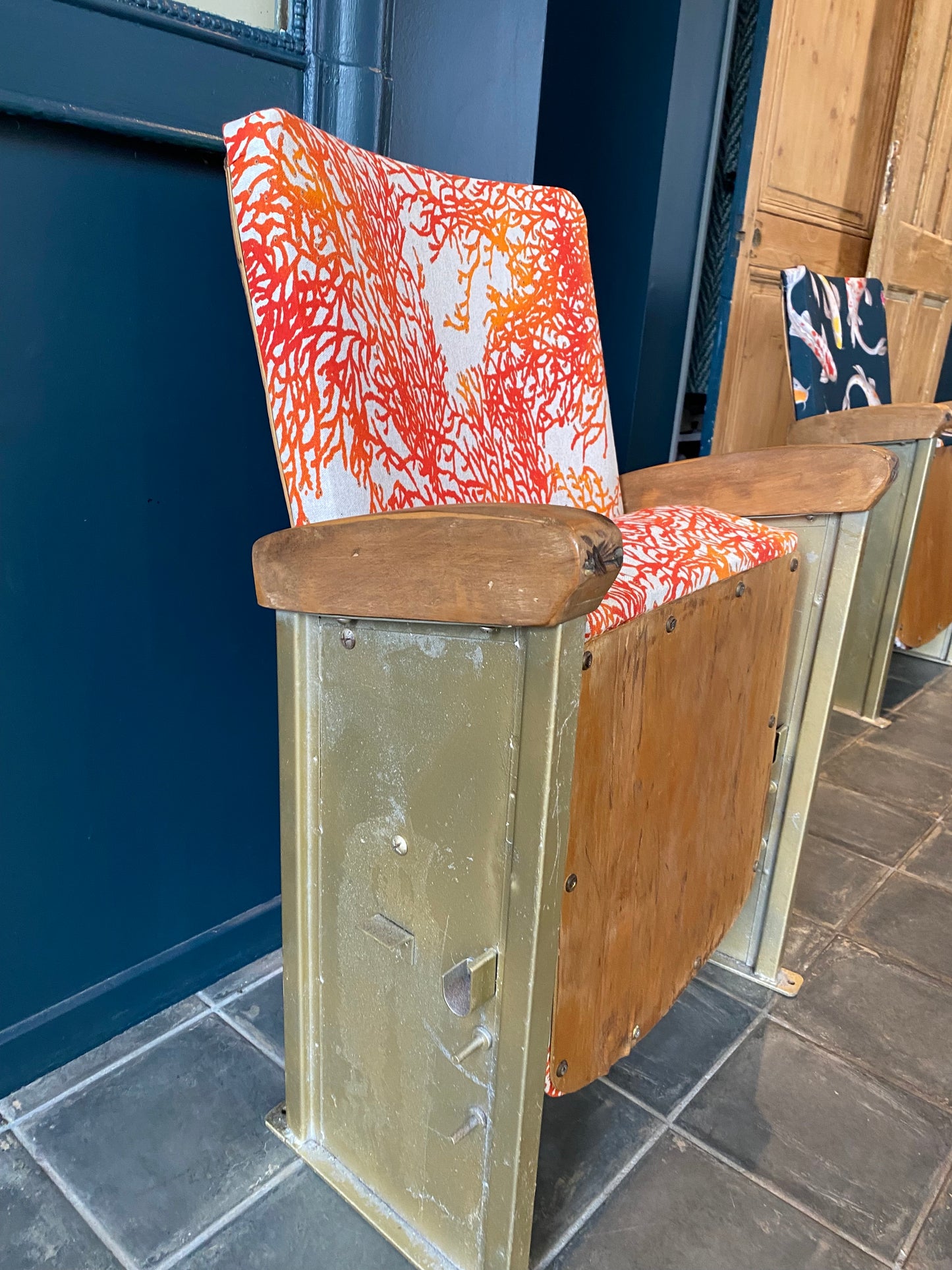Corail : Fauteuil Vintage - Pratique et Élégant