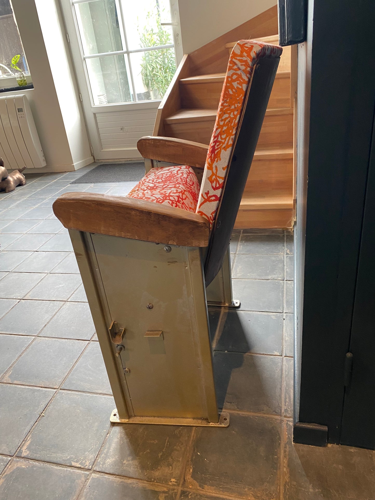 Corail : Fauteuil Vintage - Pratique et Élégant