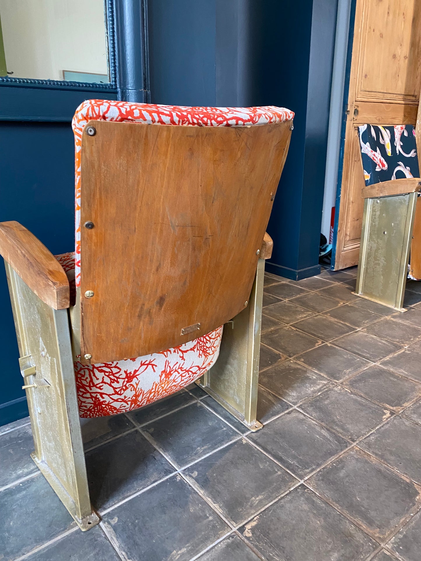 Corail : Fauteuil Vintage - Pratique et Élégant