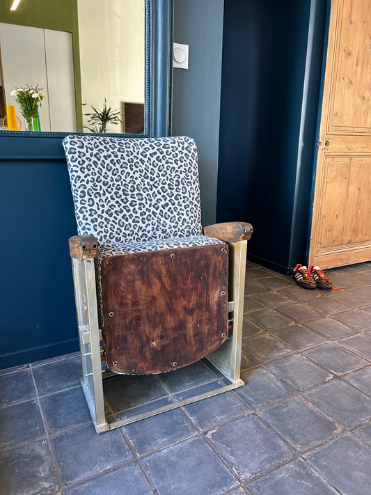 Simone : Fauteuil Vintage – Rétro et Rebelle