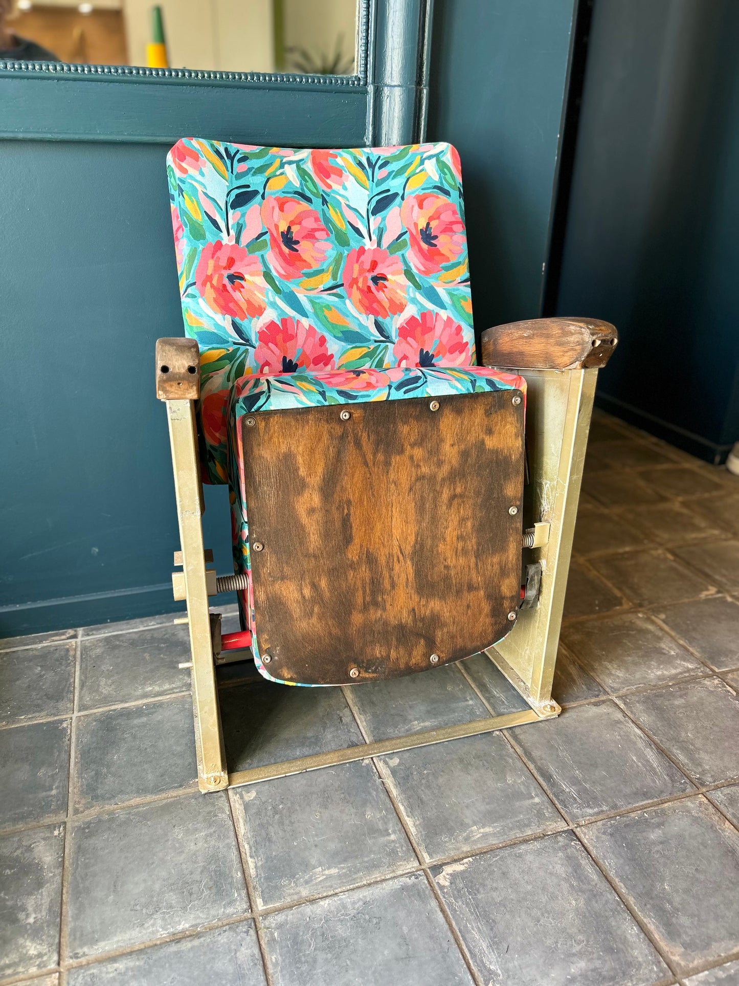 Pivoines - Fauteuil de Cinéma Vintage - L’Authentique Élégance