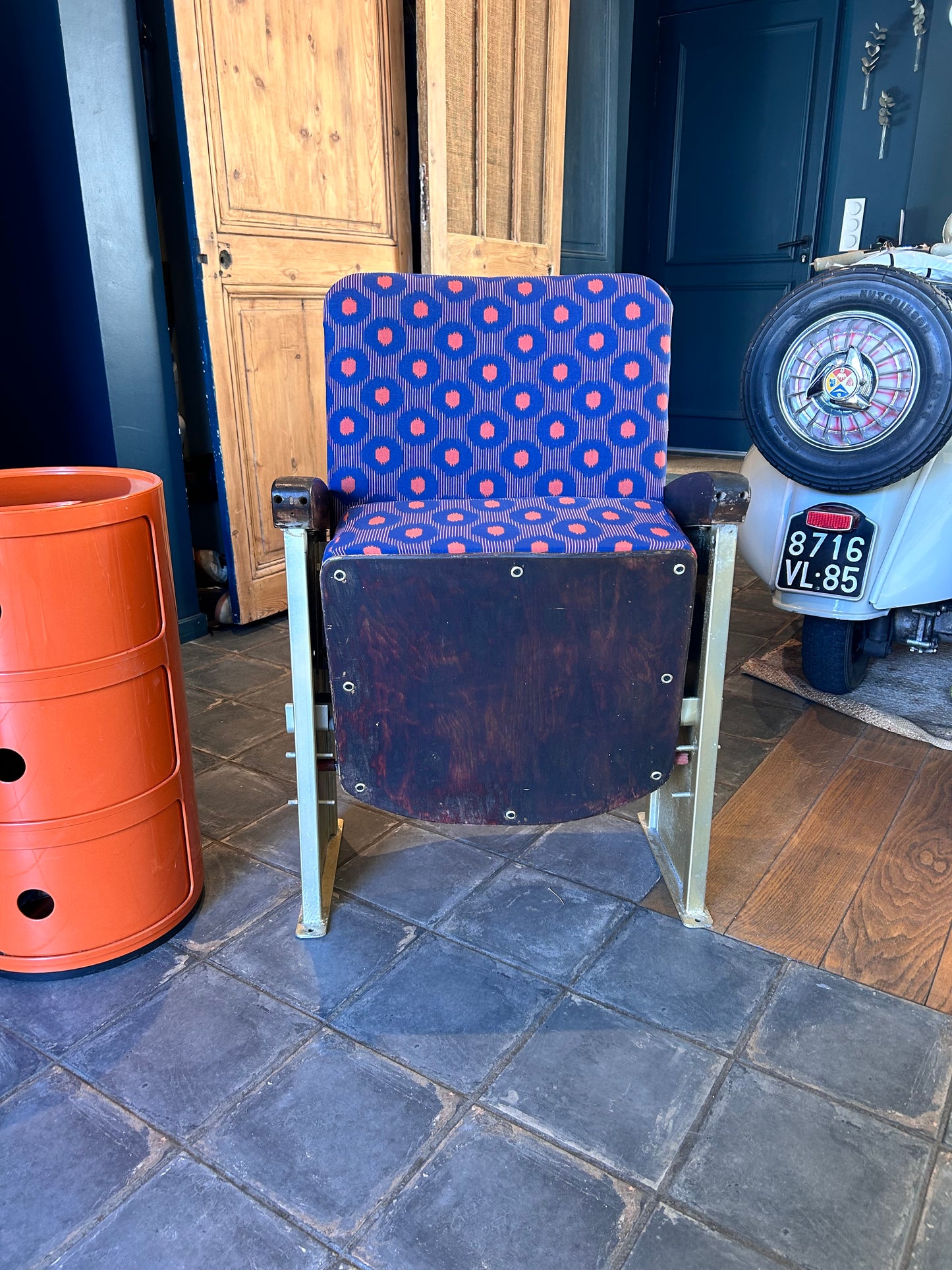 Basile : Fauteuil Vintage – Graphique et Audacieux