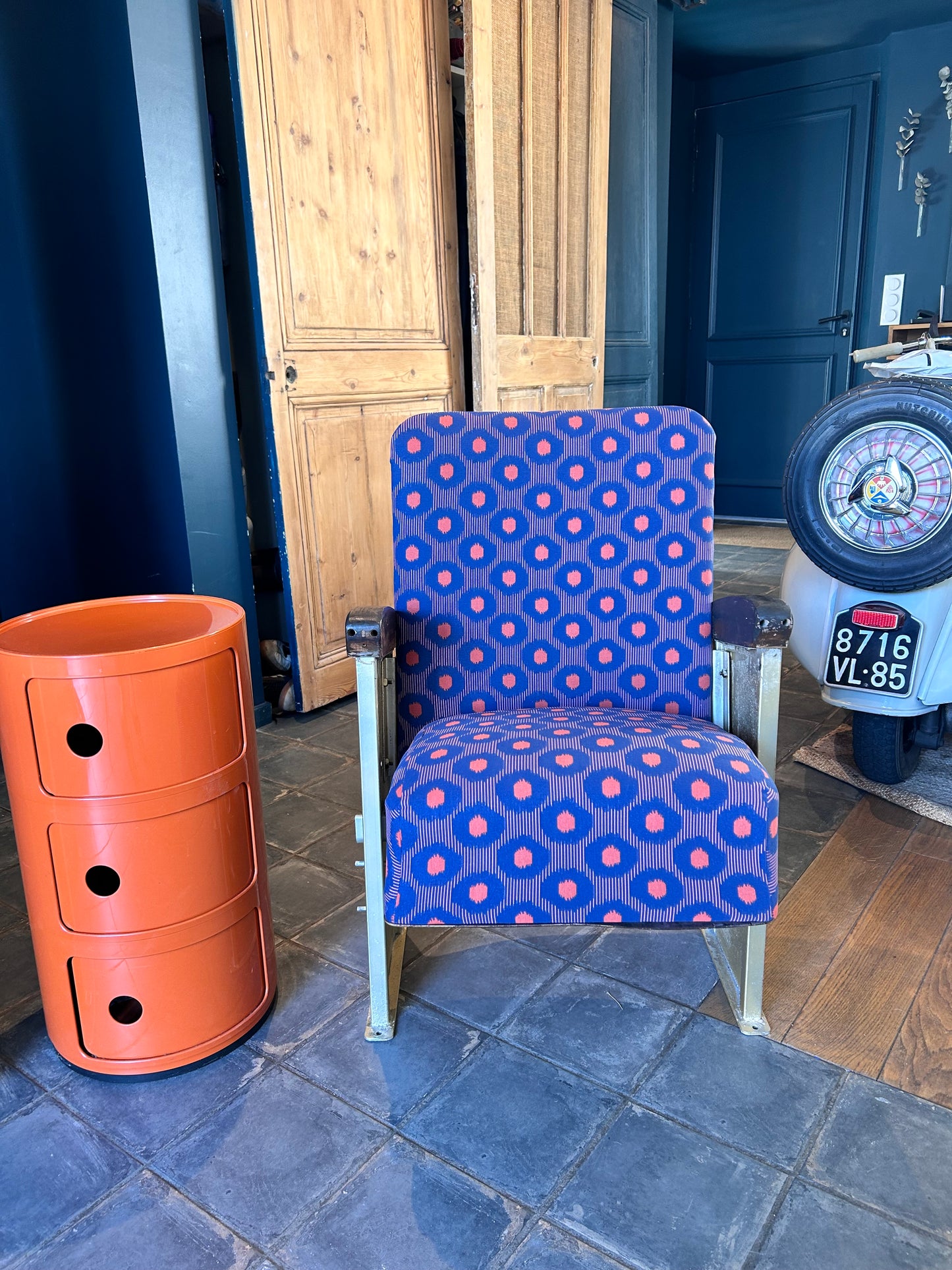 Basile : Fauteuil Vintage – Graphique et Audacieux